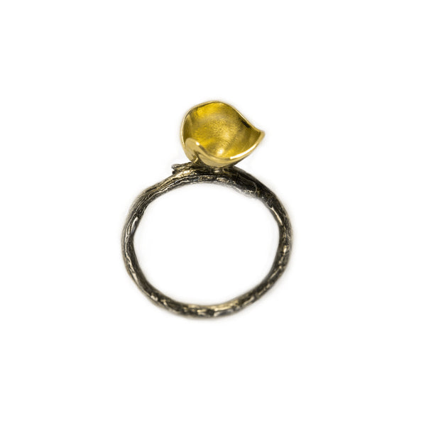 Minimalistic Gold Flower Ring