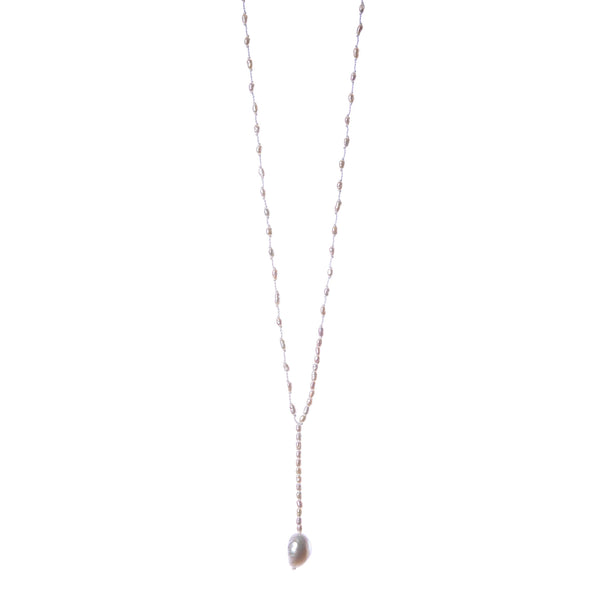 A minimal necklace made of fresh-water fragrant pearls, with silver clasp. the necklace has the shape of a tie with a bigger pearl at the lower end
