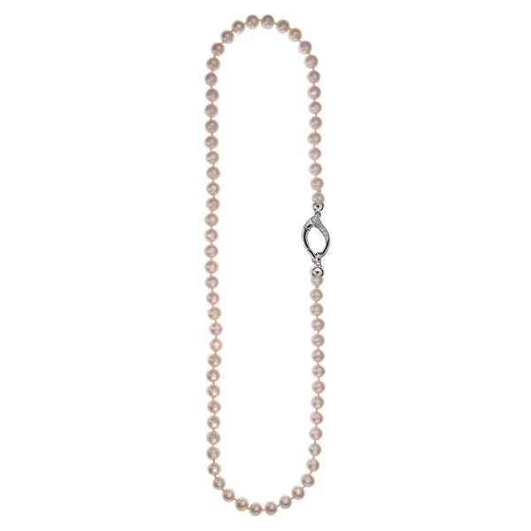 Α fresh-water pearl fragrant necklace with a beautiful silver platinum-plated clasp. A timeless classic piece for every occasion!