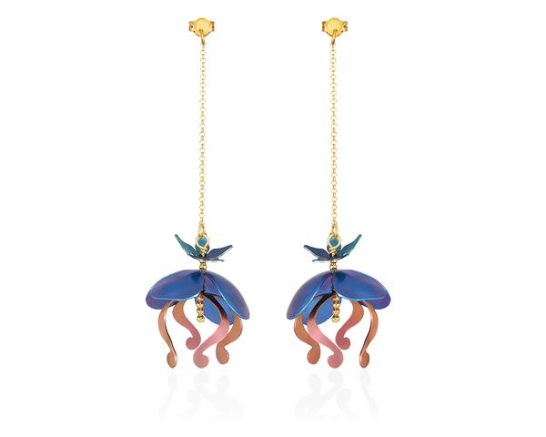 Long earrings with golden chain and colorful titanium water lilies in blue, red and green.