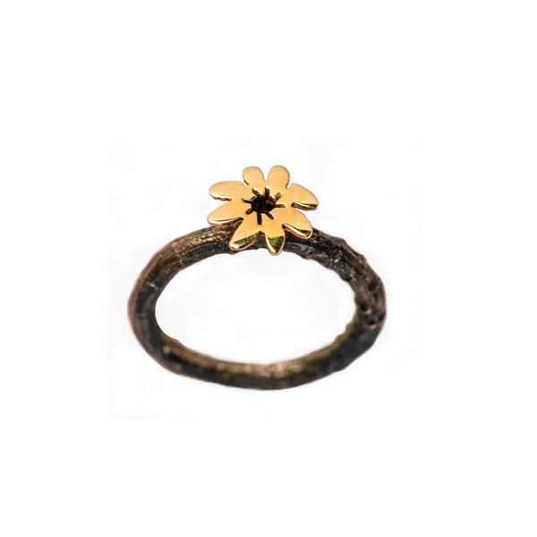 Minimalistic Gold Flower Ring II
